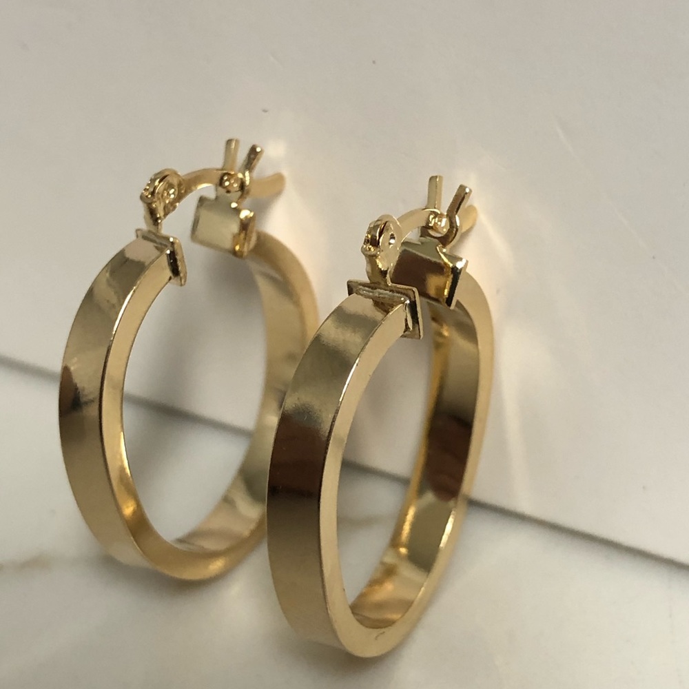 18k Gold Filled Small Oval Hoop Earrings - Picture 4 of 6